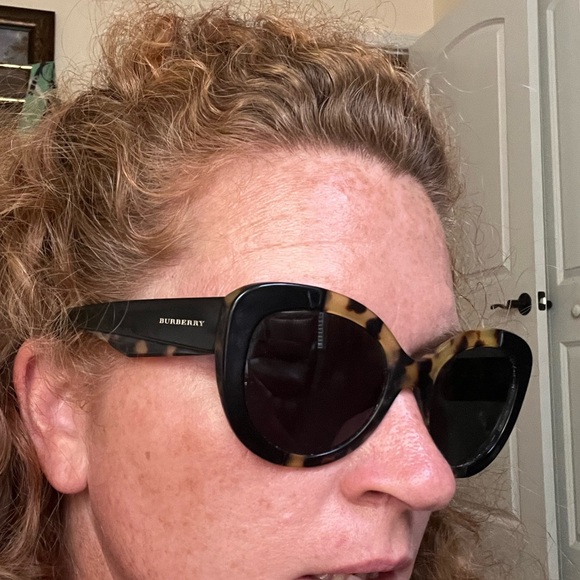 Burberry tortoiseshell sunglasses - Picture 1 of 9